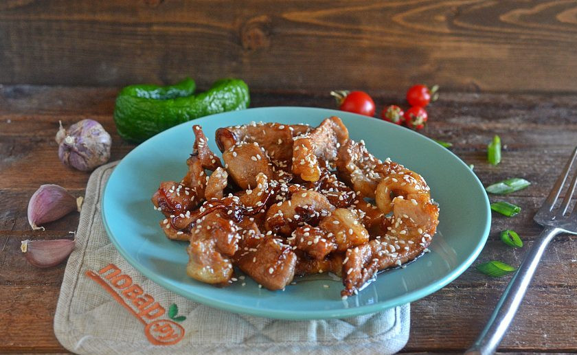 1. Этап. Свинина барбекю по-корейски: 6. При подаче посыпьте кунжутом. Приятного аппетита!