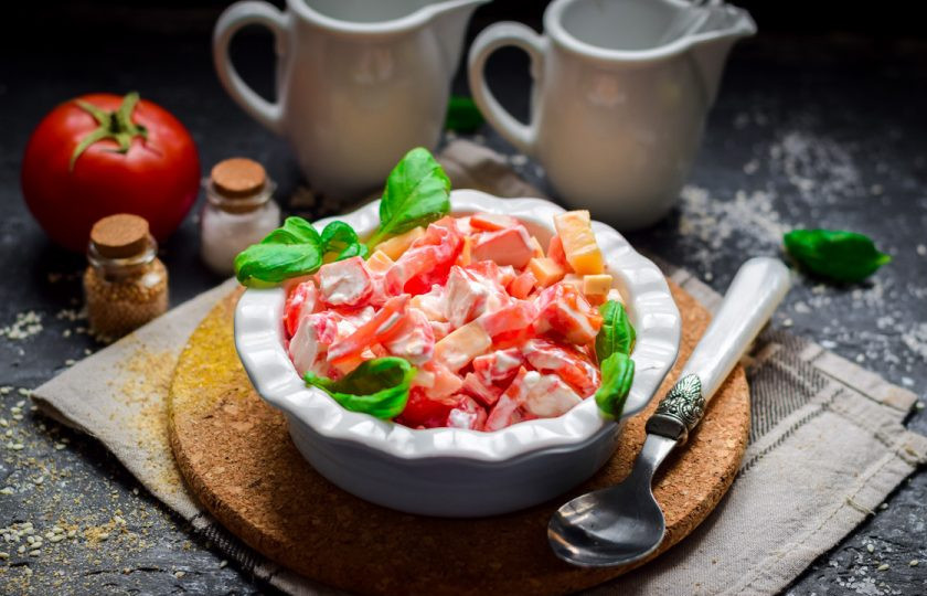 1. Этап. Салат из сыра, помидоров и крабовых палочек: Приятного аппетита!