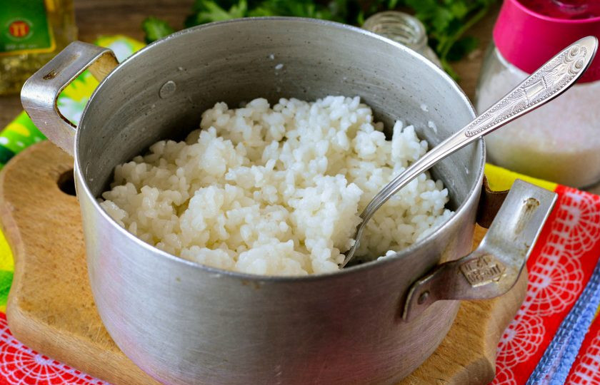 1. Этап. Рис для роллов с уксусом: Рис не разварится, но получится идеальным для роллов.