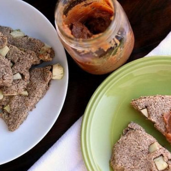 Лепешки с яблоком и пряностями