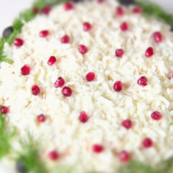 Простой слоеный салат Сказка