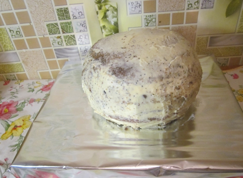 1. Этап. Торт еврейский: Подровняйте края торта, чтобы он был ровным. Украсить торт можно готовой мастикой и кулинарными шприцами с сахарной глазурью для нанесения надписей.