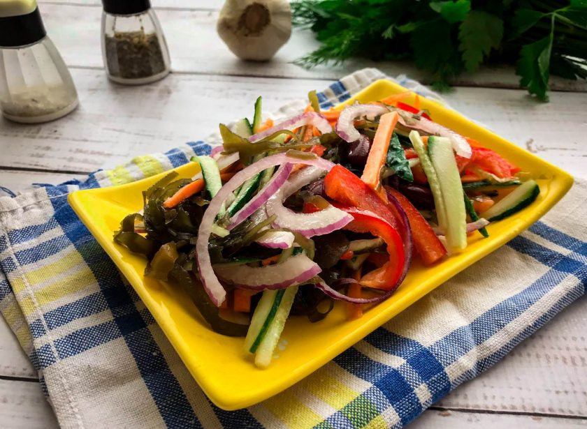 1. Этап. Салат с фасолью и морской капустой: Салат с фасолью и морской капустой готов. Приятного аппетита!