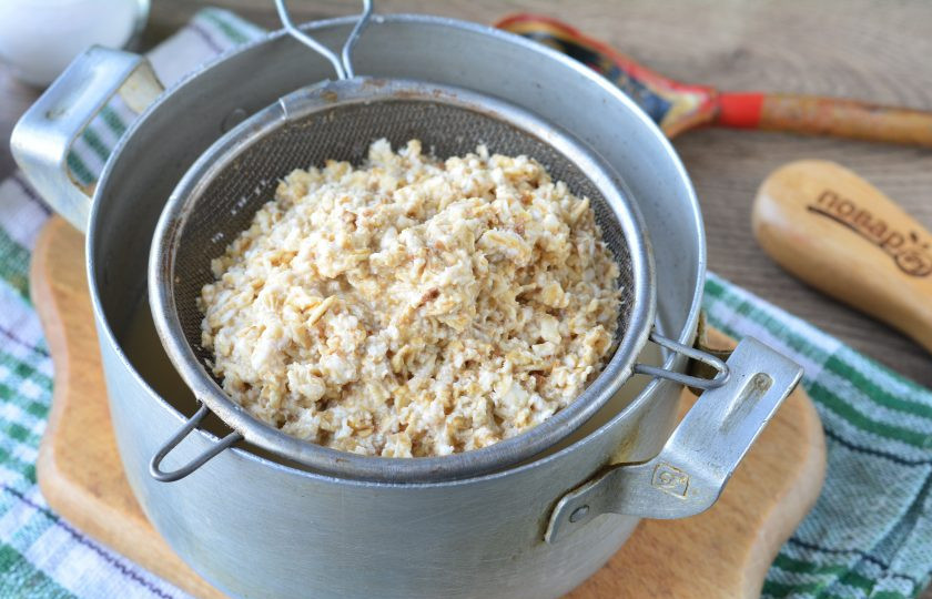 1. Этап. Русский кисель: Овсянку процедите через сито или через марлю.