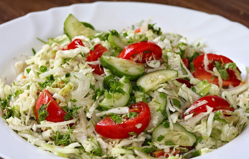 1. Этап. Салат из капусты и зеленого горошка: 3. Ещё раз перемешаем. По желанию добавим свежую зелень. Вот и все! Приятного аппетита!