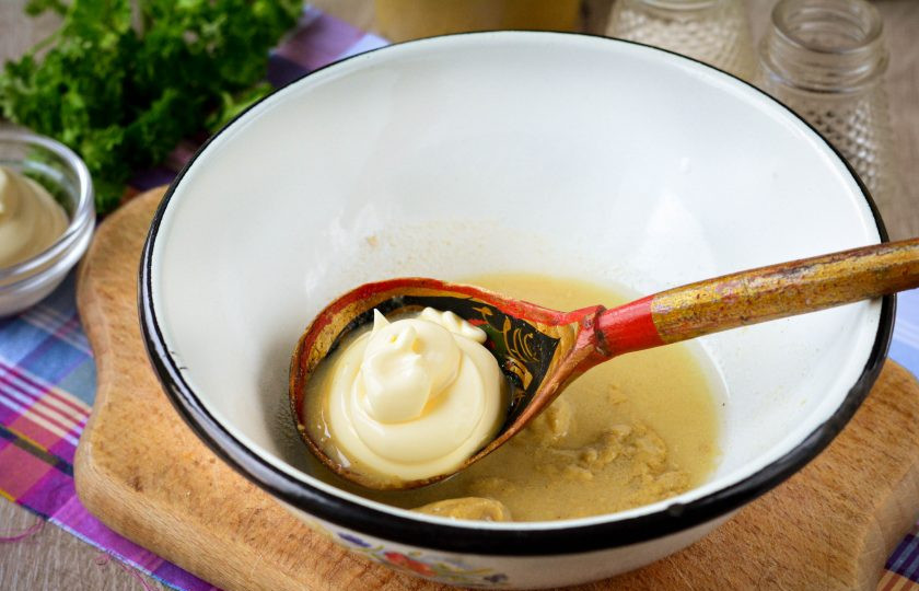 1. Этап. Горчичный соус как в Макдональдсе: Добавьте в соус майонез и снова перемешайте.