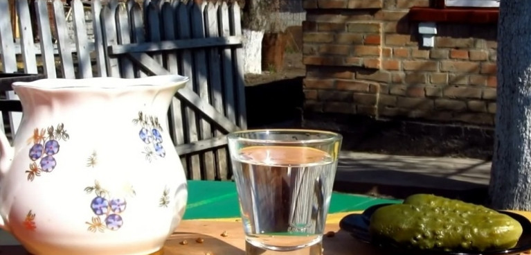 1. Этап. Брага на пророщенной пшенице: 3. Вот и все! Осталось разлить напиток по удобным бутылкам. Теперь вы знаете, как приготовить не только брагу, но и самогон из нее.