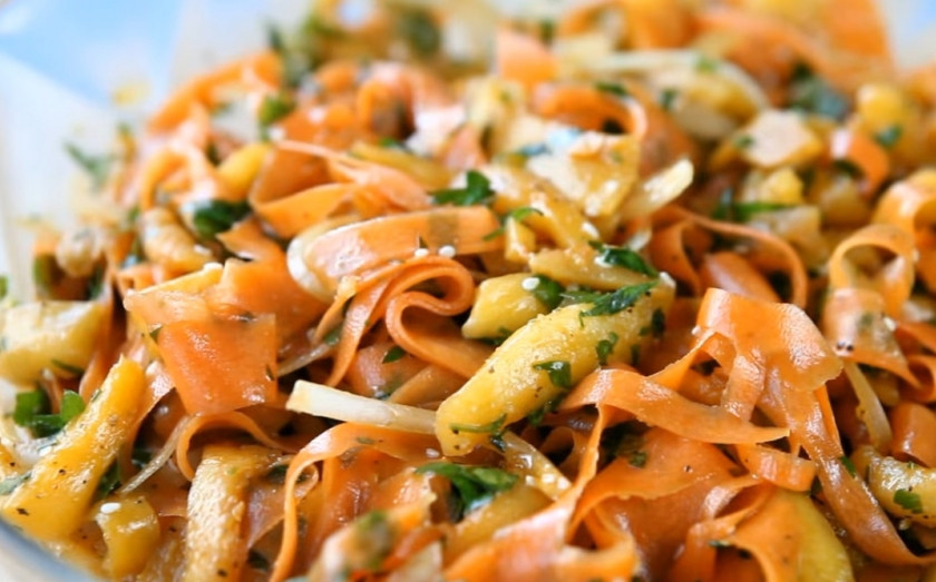 1. Этап. Салат из тыквы по-корейски: 7. Все сбрызните уксусом. Попробуйте салат на вкус, по необходимости добавьте соевый соус или уксус. Оставьте салат на ночь в холодном месте. Салат готов. Приятного аппетита!