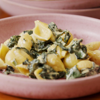 Stovetop Garlicky Kale Mac & Cheese