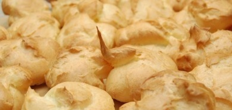 1. Этап. Булочки из заварного теста: 5. Запекаем до румяной корочки в разогретой до 190 градусов духовке.