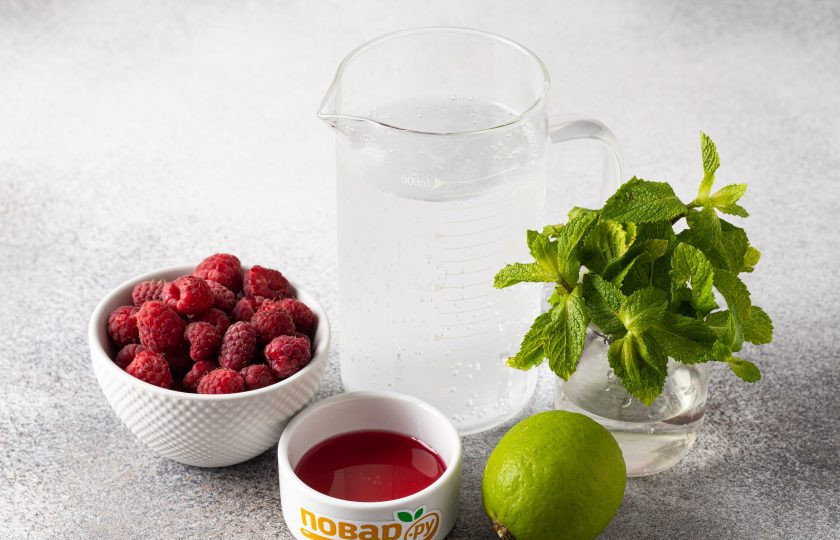 1. Этап. Безалкогольный коктейль Мохито с малиной: Подготовьте все ингредиенты.