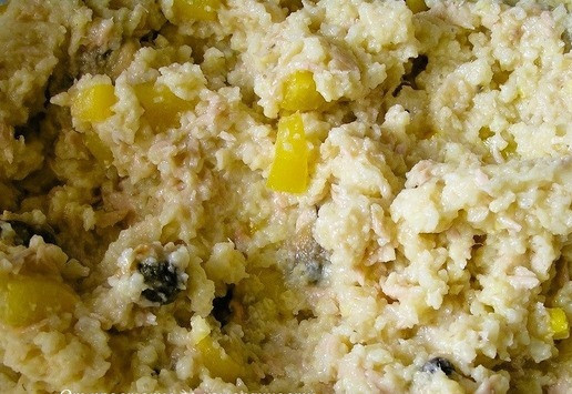 1. Этап. Пшено с тунцом и морепродуктами: Перемешайте.