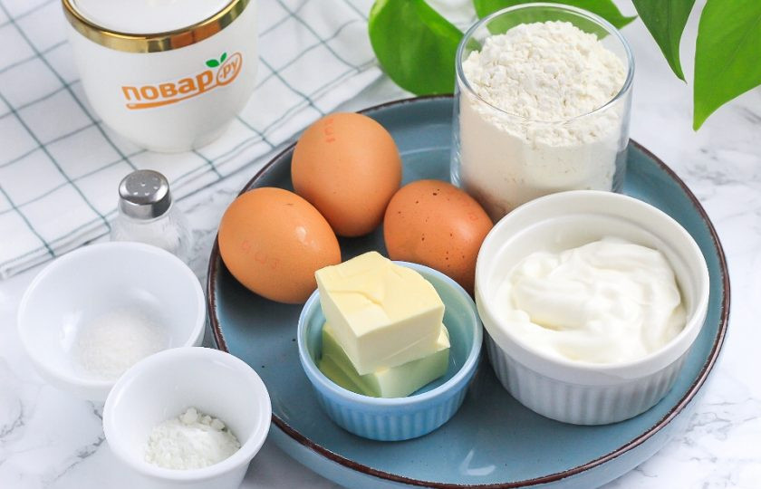 1. Этап. Ванильные капкейки: Подготовьте указанные продукты. По желанию сливочное масло можно заменить растительным без аромата.