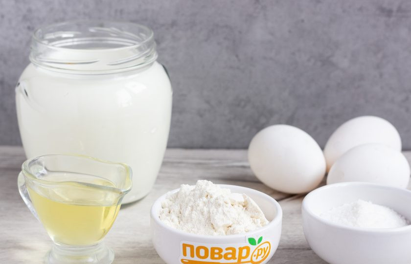 1. Этап. Каравайцы: Подготовьте все необходимые ингредиенты. Муку просейте.