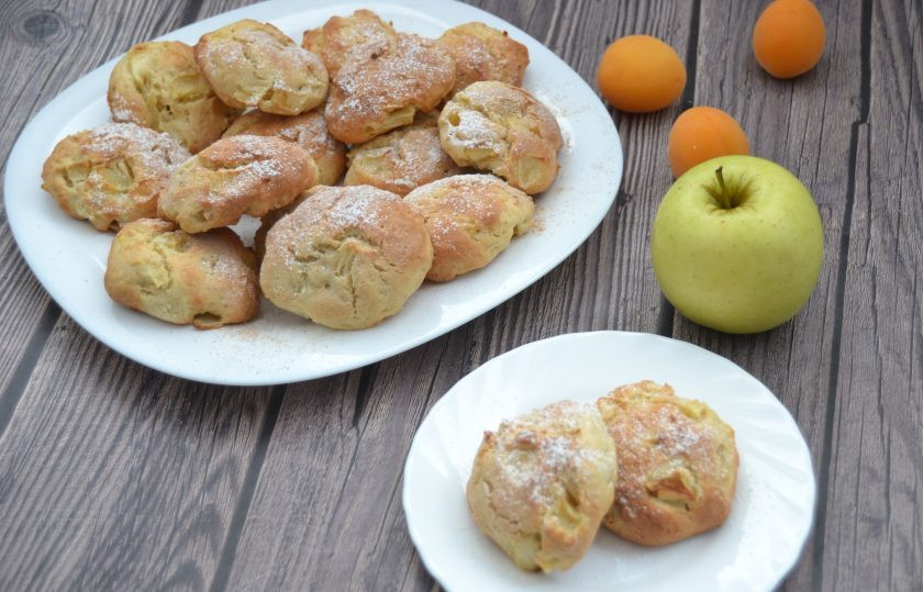 1. Этап. Итальянское яблочное печенье: По желанию можно посыпать печенье сахарной пудрой, смешанной с корицей.