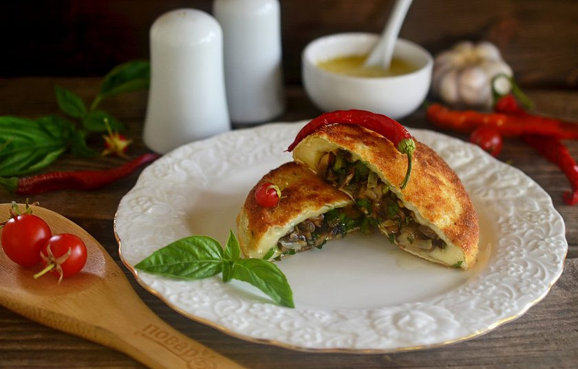 1. Этап. Фаршированный сыр: 14. Подавайте закуску с сырным соусом. Приятного аппетита!