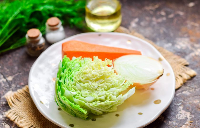 1. Этап. Легкий салат из пекинской капусты: Подготовьте ингредиенты.