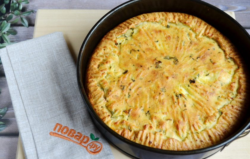 1. Этап. Деревенский картофельный пирог: 11. Достаньте пирог из духовки, дайте немного остыть в форме, потом извлеките и остудите полностью.