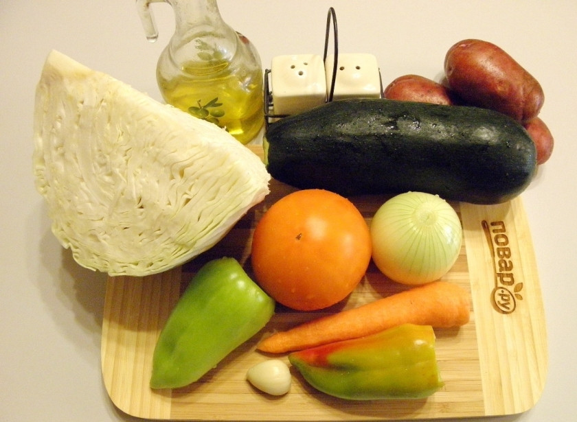 1. Этап. Овощное рагу в мультиварке: Подготовьте овощи для рагу. Все вымойте, очистите. Приступим. Рагу можно приготовить в любой глубокой посудине, например, казане, сковороде с высокими бортами или мультиварке.