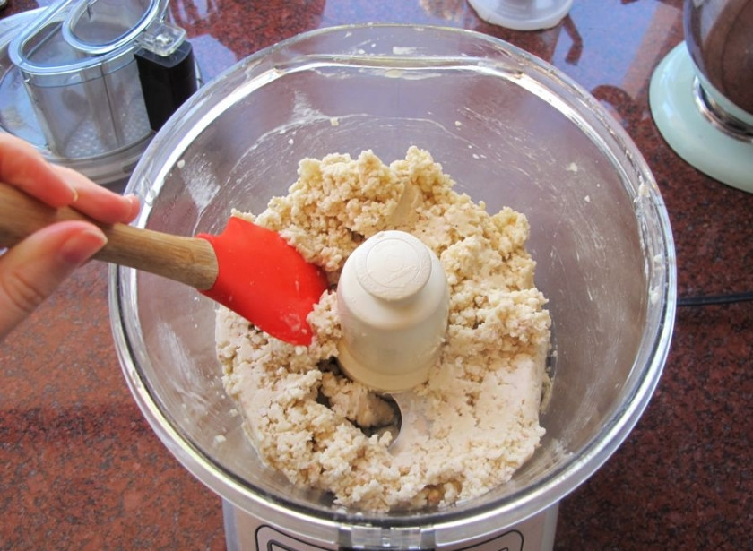 1. Этап. Сорбе из банана: При помощи лопаточки добейтесь, чтоб смесь была гладкой.