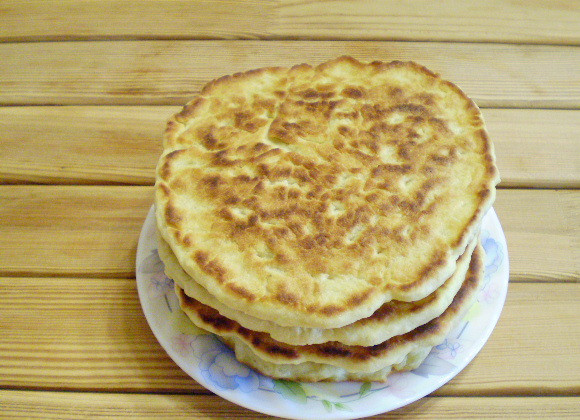 1. Этап. Лепешки с творогом диетические: 8. Лепешки с творогом готовы. Подавайте с соусом, сметаной или кефиром. Приятного!