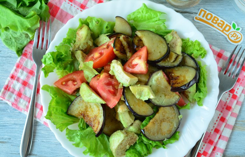 1. Этап. Салат с баклажанами и авокадо: Готовый салат подавайте к столу. Приятного аппетита!