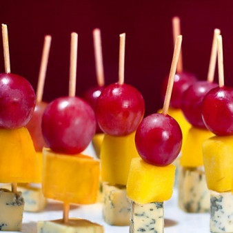 Канапе с виноградом