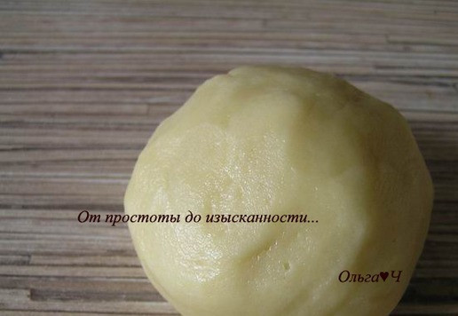 1. Этап. Лимонно-малиновое пирожное: Замесите тесто руками, накройте пленкой. Уберите в холодильник на 30 минут.