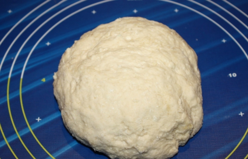 1. Этап. Тесто на круассаны: Тесто не должно липнуть к рукам, при необходимости добавьте муки.