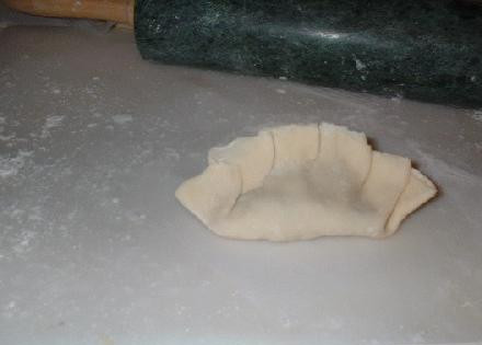 1. Этап. Японские пельмени Gyoza: Запечатываем пельмени.