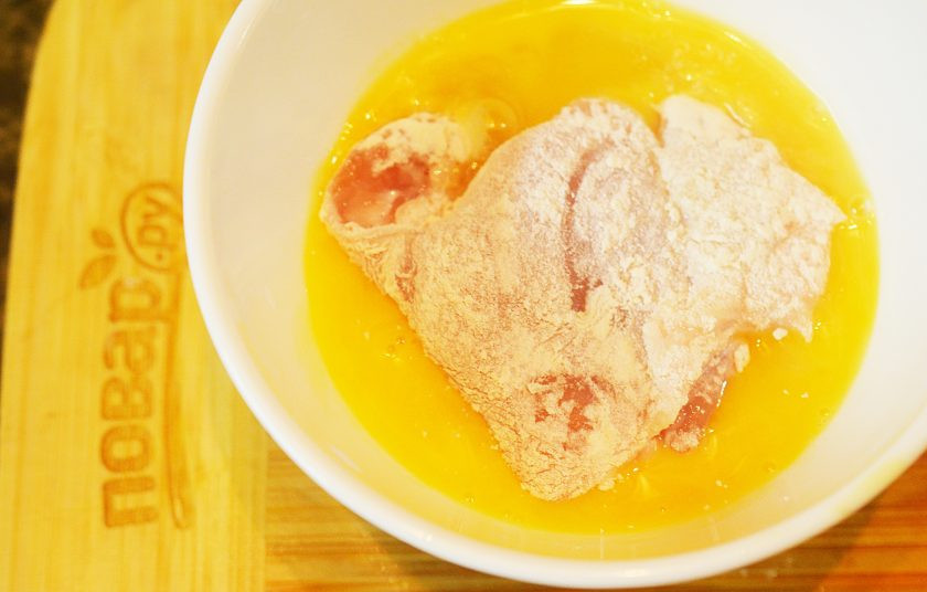 1. Этап. Курица в сливочном соусе Piccata: 2. Затем в яйце.