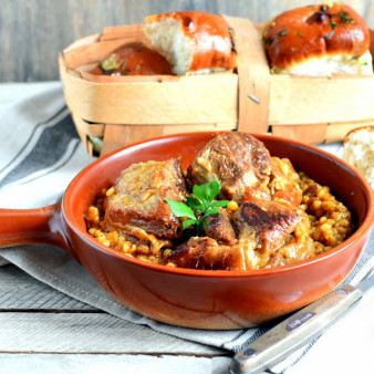 Свинина с перловкой по-домашнему