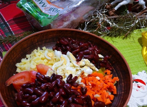 1. Этап. Салат Сытое Застолье: Фасоль и яйца.