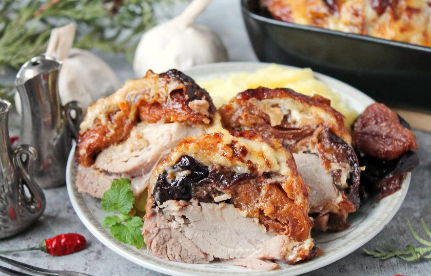 1. Этап. Гармошка из свинины с курагой, черносливом и сыром: Приятного аппетита!