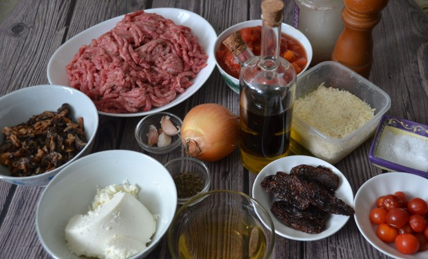 1. Этап. Польпетте: Подготовьте ингредиенты.