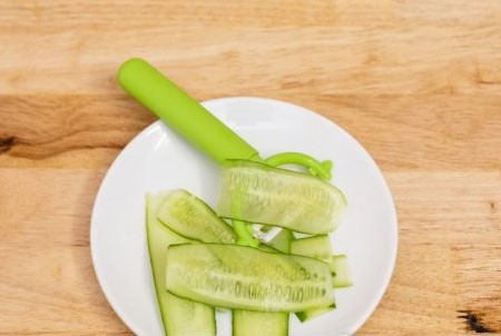 1. Stage. Cod Liver Salad with Cucumber: Cut the cucumbers into thin slices using a peeler. dice cod liver.