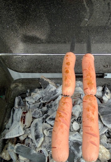 1. Этап. Хот-дог с хлебом: Жарить до румяного состояния со всех сторон.