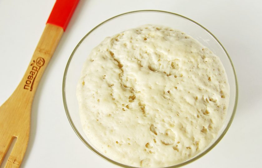 1. Этап. Мини пицца: Через указанное количество времени тесто должно увеличиться примерно в два раза.