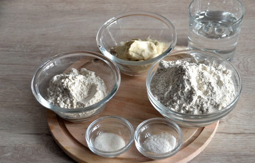 1. Этап. Ржаные лепешки на закваске: Подготовьте ингредиенты.