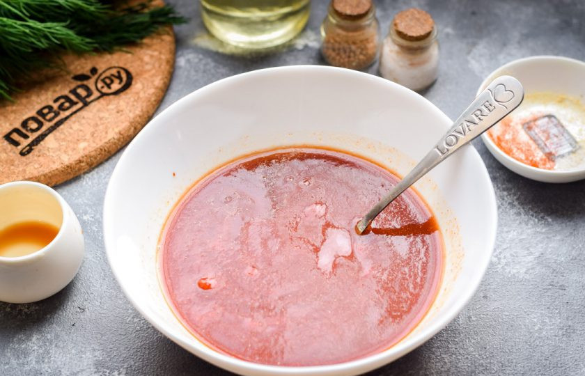 1. Этап. Мясо в соусе Дыхание дракона: Следом влейте воду и перемешайте все, снимите пробу.