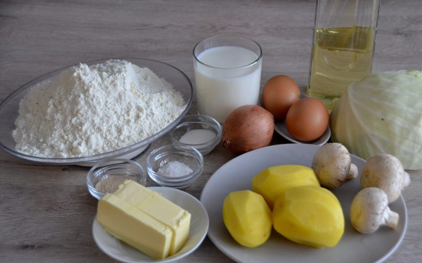 1. Этап. Пирог из рулетиков с разными начинками: Подготовьте ингредиенты.