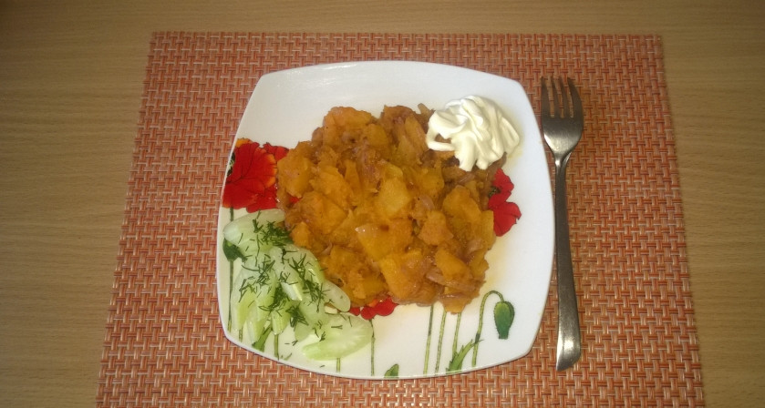 1. Этап. Тыква, жаренная с луком: 8. Все, блюдо готово. Кушать его можно со сметаной (просто полейте сверху) и черным хлебом. Приятного аппетита!