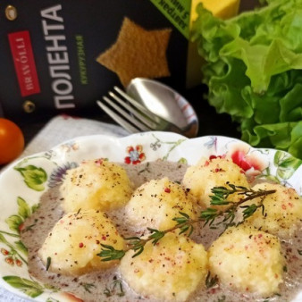 Кукурузные шарики с ореховым соусом