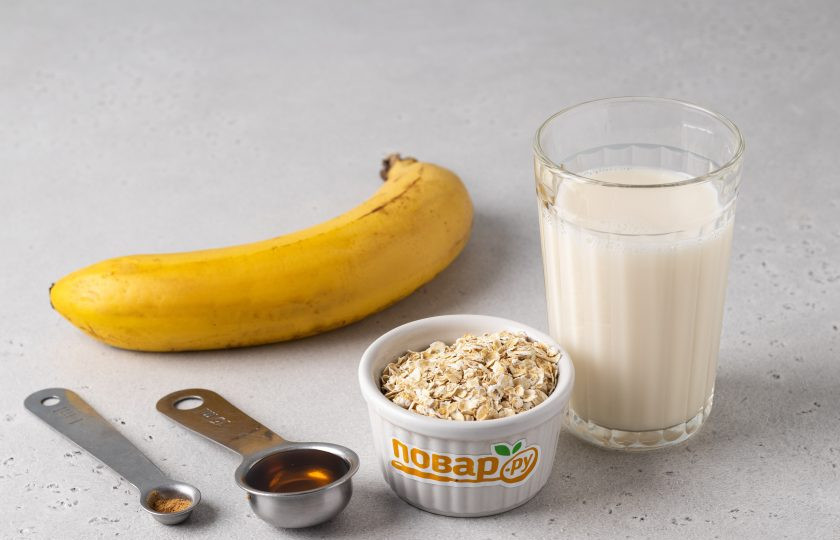 1. Этап. Молочный коктейль с бананом, мёдом и овсяными хлопьями: Подготовьте все ингредиенты.