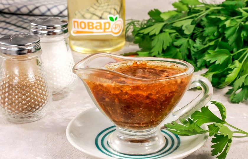 1. Этап. Заправка для корейских салатов: Тщательно перемешайте все ингредиенты в емкости и перелейте в соусник, чашку. Подается заправка отдельно, каждый сам выбирает с тарелок ингредиенты и смешивает их в своей тарелке, поливая приготовленной заправкой.