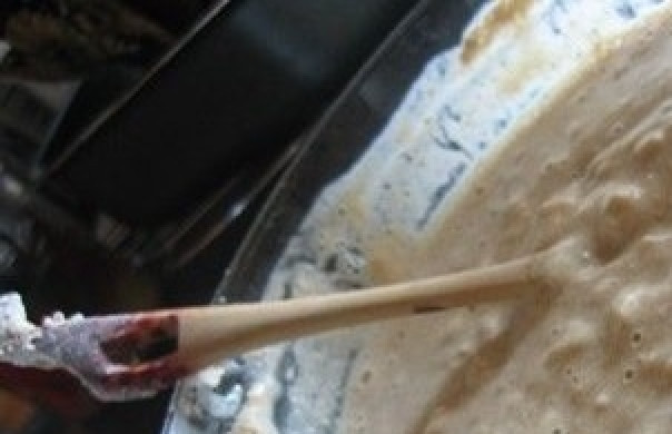 1. Этап. Тесто для пирогов на закваске: 4. Считать готовой можно увеличенную в объеме и сплошь покрытую пузырьками закваску. Хранить ее рекомендуется при комнатной температуре, регулярно подкармливая через каждые 2 дня.