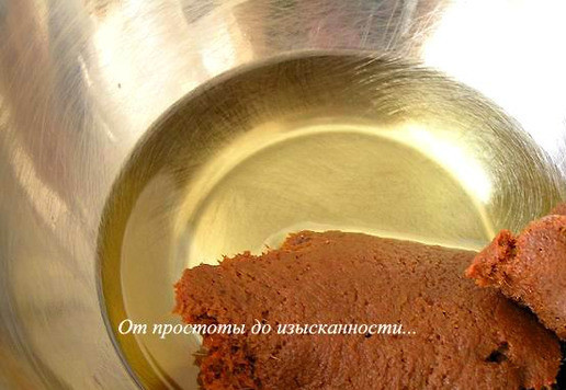 1. Этап. Курица в соусе карри с баклажанами: Пасту карри смешайте с 2 ст. л. растительного масла.