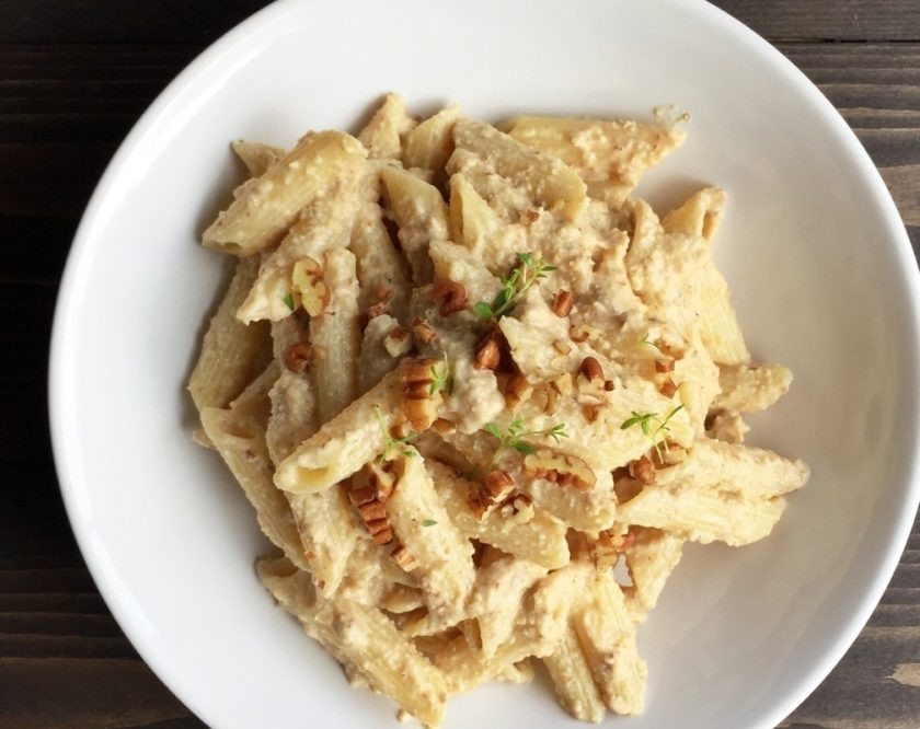 1. Этап. Паста с ореховым соусом: 4. Подавайте пасту горячей, можете украсить рублеными орехами и тимьяном.