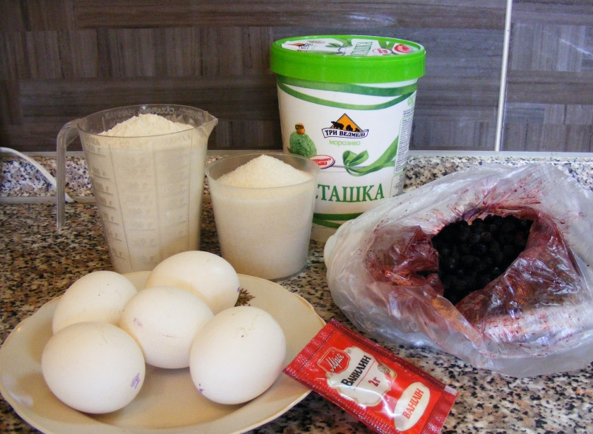 1. Этап. Шарлотка с черникой: 1. Подготовим ингредиенты.