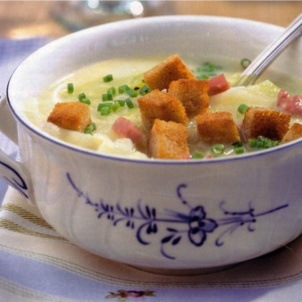 Хрустящий капустный суп с сухариками